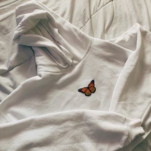 cropped butterfly thifted white hoodie